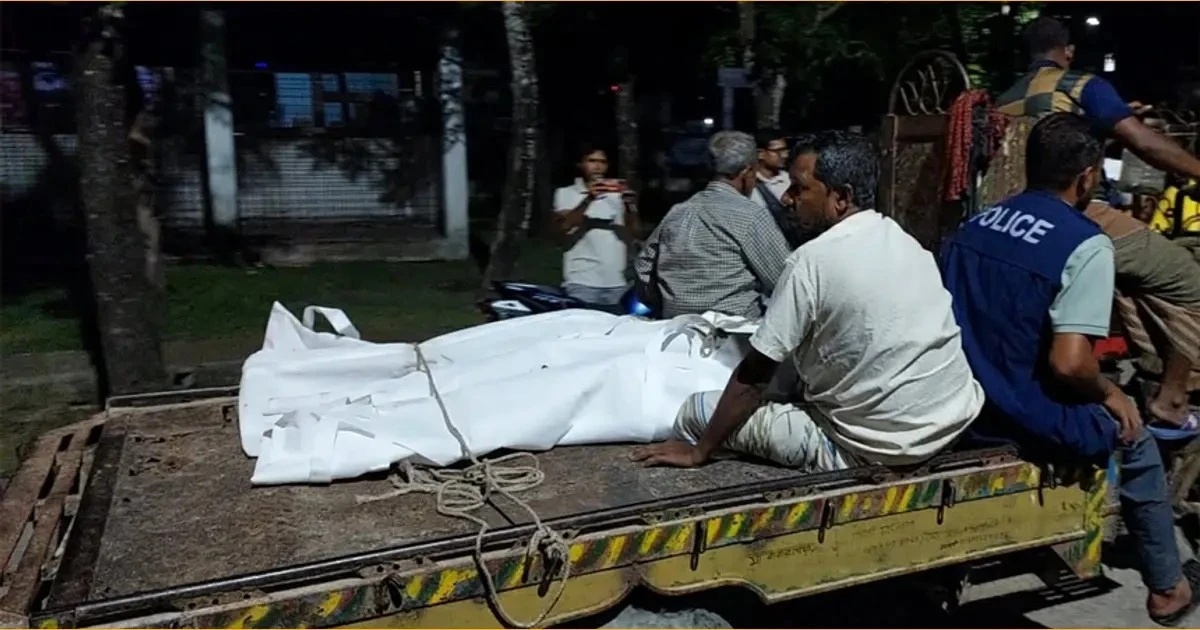 পুকুরে পড়ে ছিল ছেঁড়া বৈদ্যুতিক তার, প্রাণ গেল মা ও ছেলের