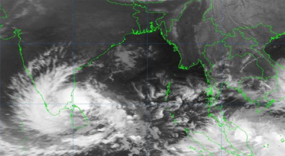 ২৪ ঘণ্টার মধ্যে আঘাত হানবে ঘূর্ণিঝড় ডিটওয়াহ