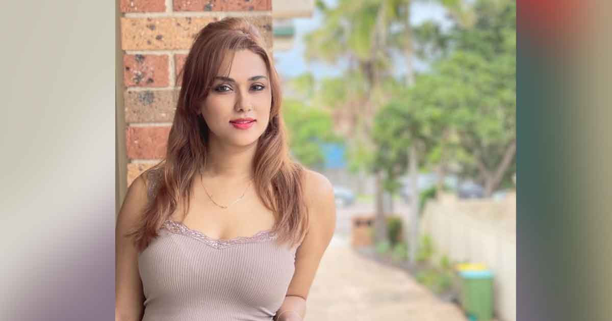 ’বিয়ের কাগজ দেখাতে পারলে যা চাইবেন তাই করব’