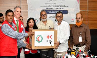 দেশের ১২ হাসপাতালে চিকিৎসা সহায়তা ও জীবনরক্ষাকারী সরঞ্জাম বিতরণ 