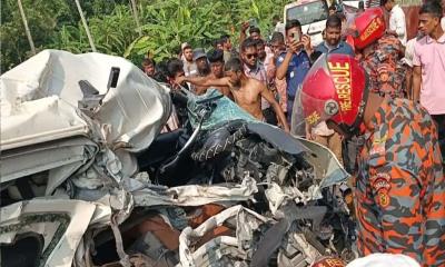 স্বামীর লাশ নিয়ে ফেরার পথে সড়কে প্রাণ গেল স্ত্রীর