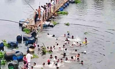 অতিরিক্ত ভিড়ে ভেঙে পড়ল সেতু, পানিতে ডুবে চার শিশুর মৃত্যু