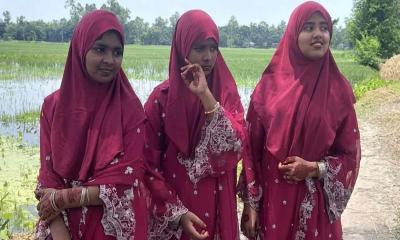 কুড়িগ্রামে একসঙ্গে ট্যালেন্টপুল বৃত্তি পেল তিন যমজ বোন