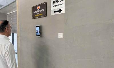 ‘মাননীয়’ বাদ, অনলাইন হাজিরাতেও নিয়ম মানছেন প্রধানমন্ত্রী