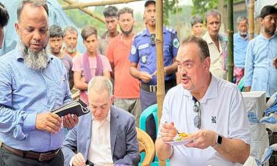 রাজশাহীর আমে মুগ্ধ মার্কিন রাষ্ট্রদূত