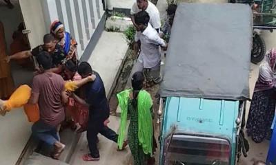 কালিয়াকৈরে কারখানার পানি পান করে শতাধিক শ্রমিক অসুস্থ