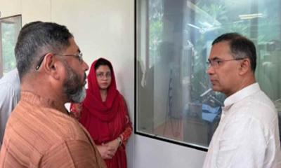 আহত সেনা কর্মকর্তাকে দেখতে সিএমএইচে গেলেন প্রধানমন্ত্রী