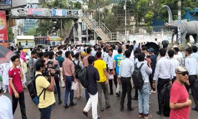 পরীক্ষা শেষে রাজপথে এইচএসসি পরীক্ষার্থীরা, তীব্র যানজটে নগরবাসী