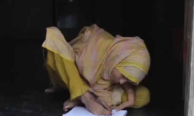 হাত নেই, পা দিয়ে লিখে মাস্টার্স পাস নীলার, স্বপ্ন শিক্ষক হওয়া
