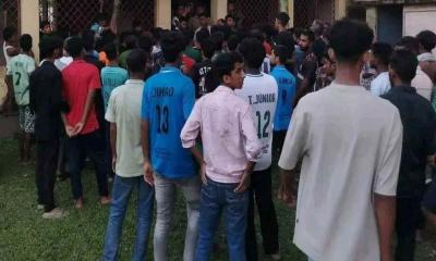 মানবিক-বাণিজ্যে কেউ পাস করেনি, ক্ষোভে শিক্ষকদের তালাবদ্ধ করে বিক্ষোভ
