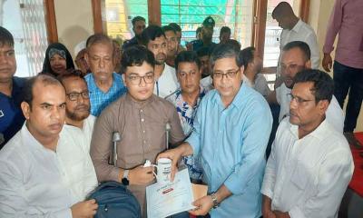 এক পা হারিয়েও গোল্ডেন জিপিএ-৫, সেই মাহফুজের দায়িত্ব নিলেন প্রতিমন্ত্রী
