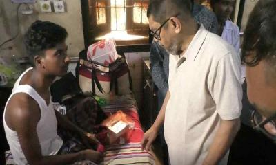 কুষ্টিয়া হাসপাতালে আকস্মিক পরিদর্শনে স্বাস্থ্যমন্ত্রী
