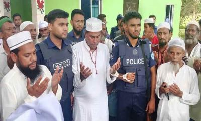 পাঁচ ঘণ্টার প্যারোলে মুক্তি পেয়ে মায়ের জানাজায় স্বেচ্ছাসেবক লীগ নেতা