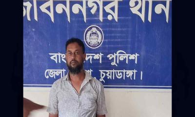 জীবননগর সীমান্তে ৪ স্বর্ণের বারসহ আটক ১