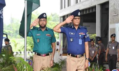 গাঢ় নীল-হালকা জলপাই শার্ট ও খাকি প্যান্টে ফিরল পুলিশ বাহিনী