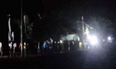 ফুটবল খেলা নিয়ে টর্চ লাইট জ্বালিয়ে সংঘর্ষে আহত অন্তত ৩০