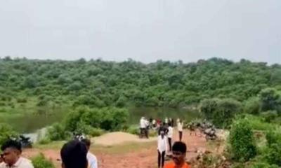 সেলফি তুলতে গিয়ে পুকুরে পড়লেন  ভাই, বাঁচাতে গিয়ে ডুবলেন তিন বোন