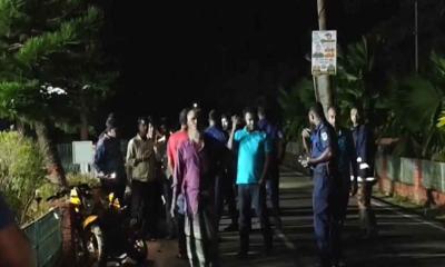 নিয়ন্ত্রণ হারিয়ে রেলিংয়ে ধাক্কা প্রাণ গেল স্কুলছাত্রের