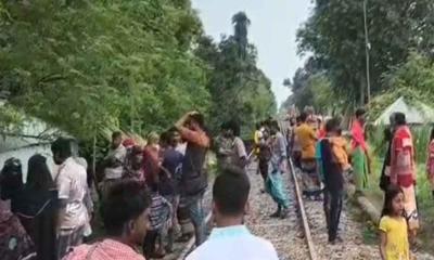 ট্রেনের সামনে ছেলেকে বাঁচাতে গিয়ে প্রাণ গেল মায়ের