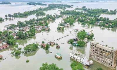 বন্যার পানিতে দুর্ভোগে দেড় লাখের বেশি পরিবার