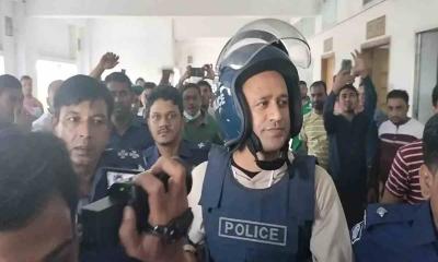 ব্যারিস্টার সুমনের দুই মামলার জামিন স্থগিত