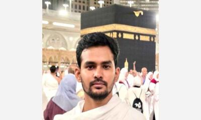 পবিত্র ওমরাহ পালন করলেন আসিফ মাহমুদ