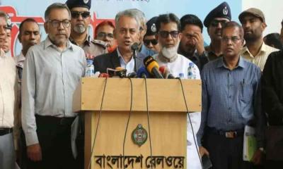 ঈদে যাত্রী চাপ সামলাতে ১০টি স্পেশাল ট্রেন চালুর ঘোষণা রেলমন্ত্রীর