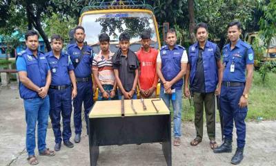 কিশোরগঞ্জে ট্রাক থেকে মাছ চুরি ঠেকাতে গিয়ে হত্যাকাণ্ড: তিন ঘাতক গ্রেফতার, ট্রাক জব্দ