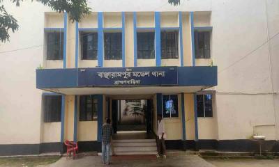 ওরসে সংঘর্ষ থামাতে গিয়ে হামলার শিকার চার পুলিশ সদস্য