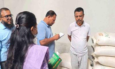 জীবননগরে আহাদ রাইস মিলে অবৈধ মৎস্য ও পশু খাদ্য প্রক্রিয়াজাত, জরিমানা ১০ হাজার টাকা 