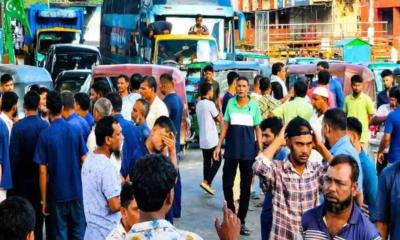 গ্যাসের দাবিতে চট্টগ্রামে সিএনজি চালকদের সড়ক অবরোধ