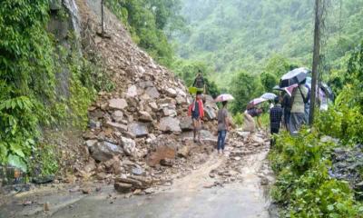 দেশজুড়ে টানা বর্ষণে আরও পাহাড় ধসের শঙ্কা