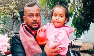 বজ্রপাতে নিহত পিতা ছিটকে পড়ে প্রাণে বাঁচল শিশু