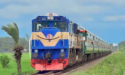 বাসের পর এবার রেলভাড়া বা’ড়ানোর উদ্যোগ