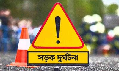 দিনাজপুরে ট্রাকচাপায় মোটরসাইকেলের তিন আরোহীর মৃত্যু