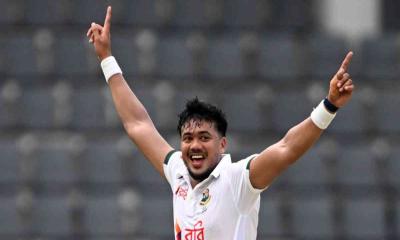 তাসকিনের ঝড়ে পাকিস্তানের শুরুতেই ধস