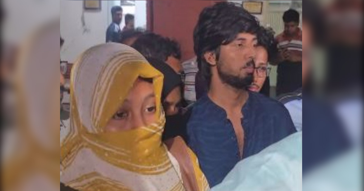 জুমাকে সঙ্গে নিয়ে থানা থেকে বের হলেন মুসাদ্দিক