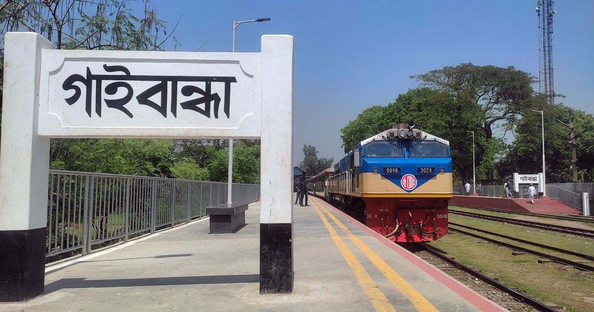 চলন্ত ট্রেন থেকে পড়ে যাত্রীর দুই পা বিচ্ছিন্ন