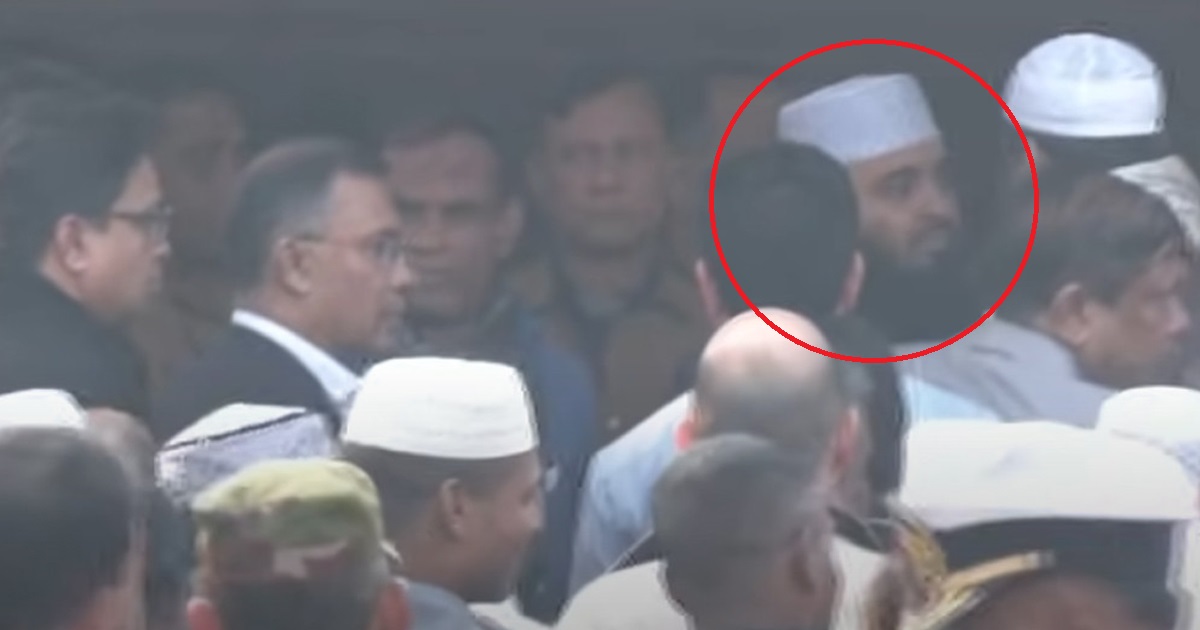 খালেদা জিয়ার কফিন কাঁধে তুলে নিলেন আজহারী