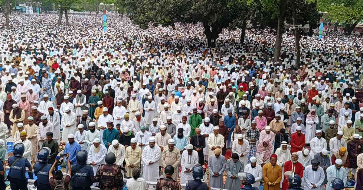 লাখো মুসল্লির ঢলে উদযাপিত শোলাকিয়ার ১৯৯তম ঈদ জামাত