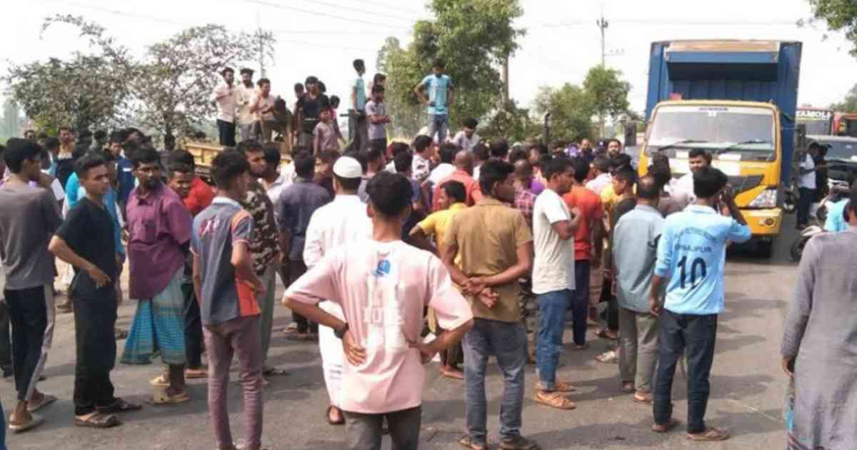 দিনাজপুরে বাসচাপায় বৃদ্ধ নিহত, আড়াই ঘণ্টা সড়ক অবরোধ