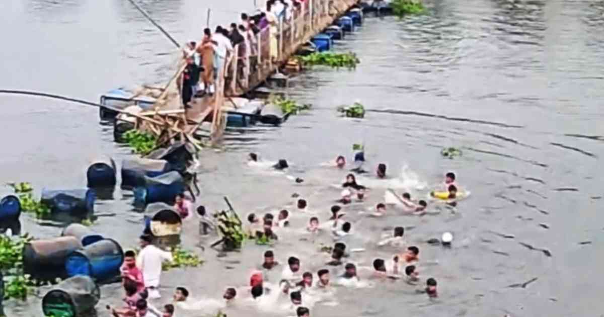 অতিরিক্ত ভিড়ে ভেঙে পড়ল সেতু, পানিতে ডুবে চার শিশুর মৃত্যু