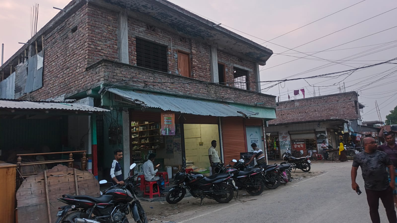জীবননগরে ৮২ লাখ টাকার বাড়ি সহ জমি বিক্রিতে প্রতারণার অভিযোগ, আদালতে মামলা