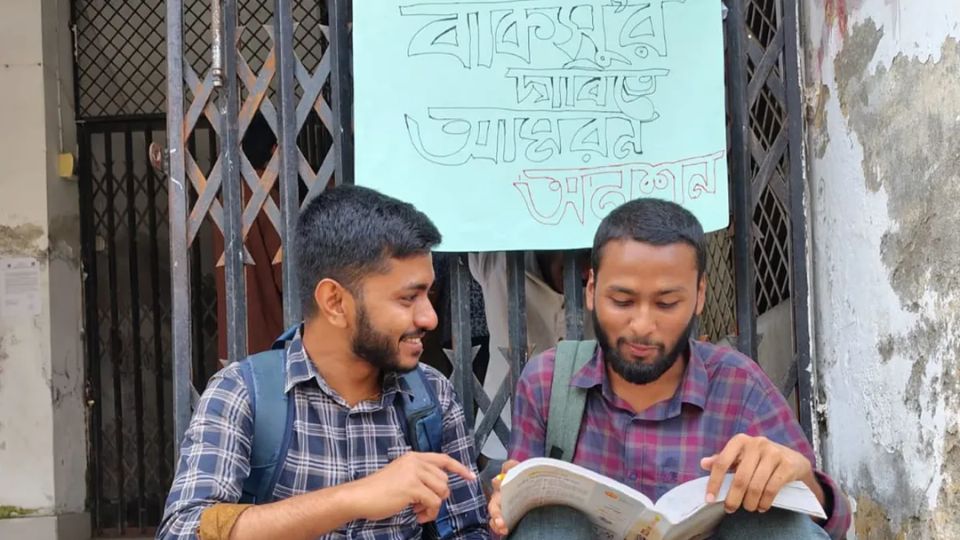 বাকসু নির্বাচনের দাবিতে আমরণ অনশনে বিএম কলেজের ছাত্র