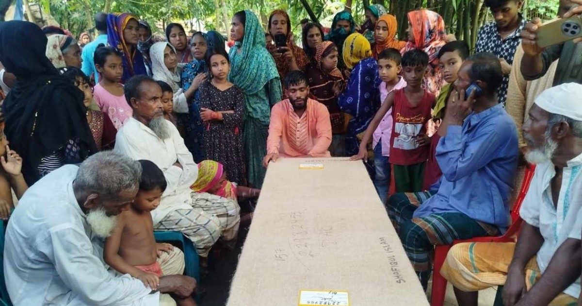 কফিনবন্দী হয়ে লেবানন থেকে ফিরলো পরিবারের একমাত্র ছেলেটি