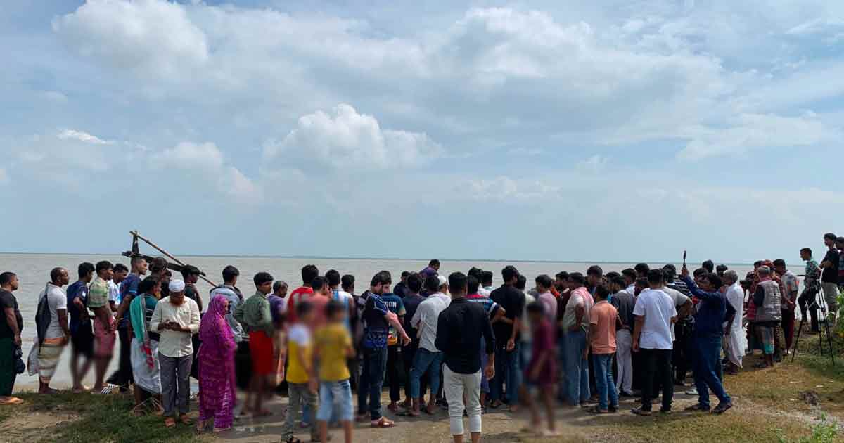 নৌকাডুবির দুই দিন পর পদ্মায় মিলল নিখোঁজ বাবা-ছেলের মরদেহ