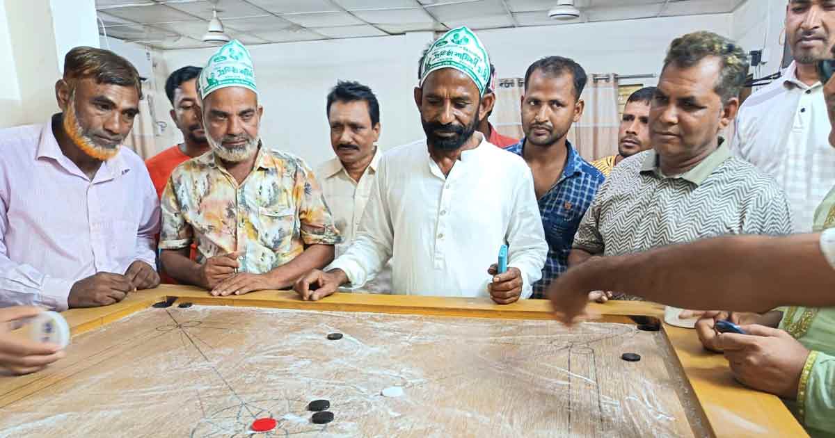 জীবননগর প্রেসক্লাবে কেরামবোর্ড উপহার দিলেন পৌর বিএনপির সভাপতি শাহজাহান কবীর