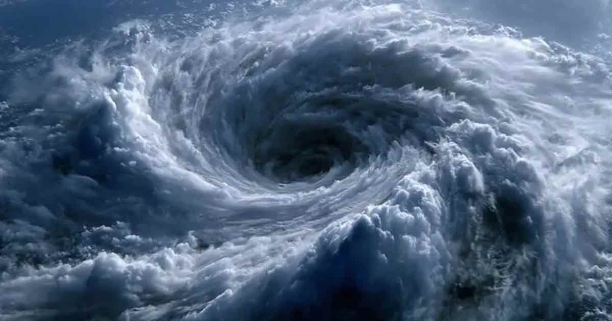 চীনে শক্তিশালী টাইফুনের ভয়ে, ঘরছাড়া ৬ লাখ মানুষ