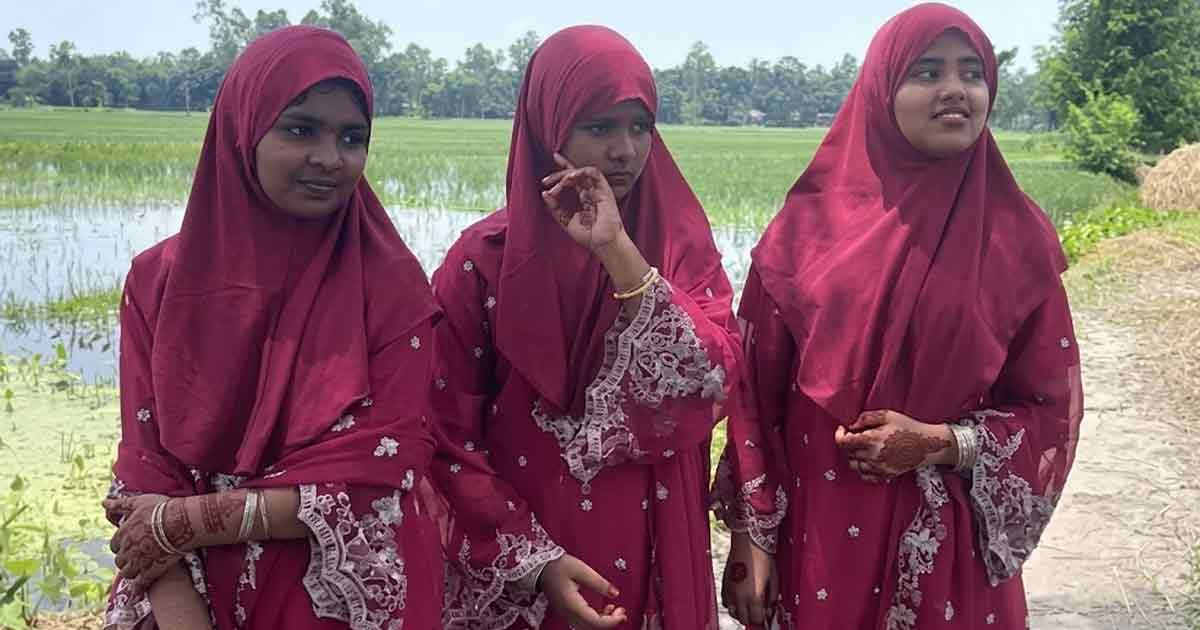 কুড়িগ্রামে একসঙ্গে ট্যালেন্টপুল বৃত্তি পেল তিন যমজ বোন