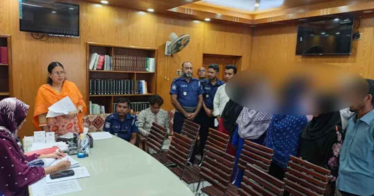 একই স্কুলের ১৩ ছাত্রীর বিয়ে, প্রশাসনের নিষেধাজ্ঞা